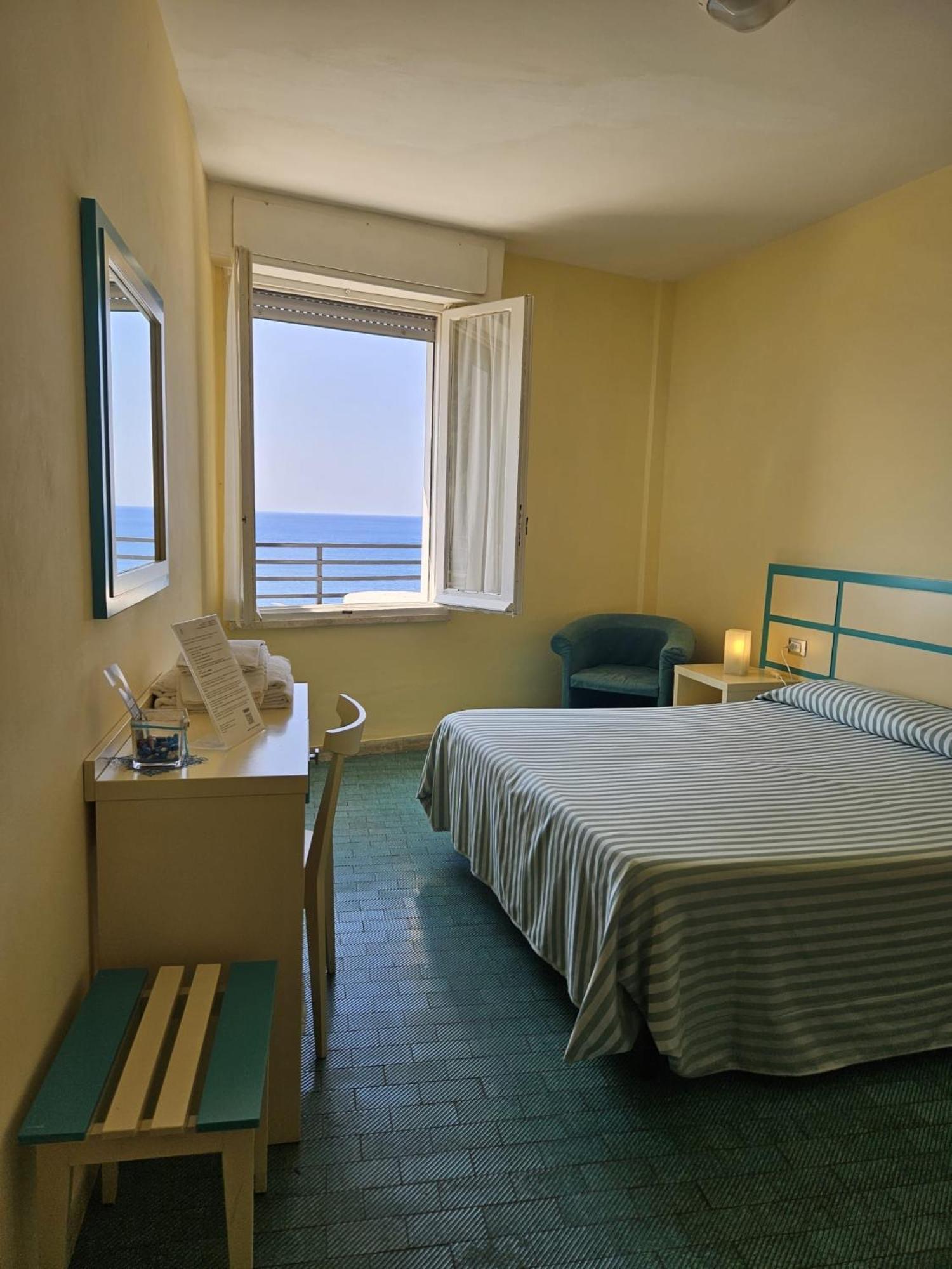 Hotel La Scogliera Cavi di Lavagna Eksteriør billede